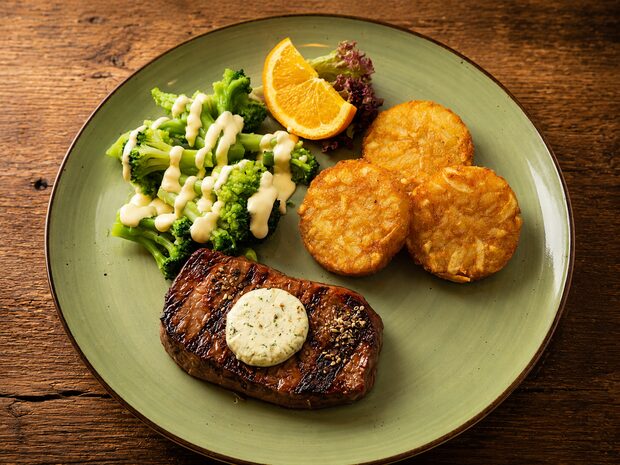 Rumpsteak mit Rösti und Broccoli im Restaurant Im Grünen Winkel in Werne